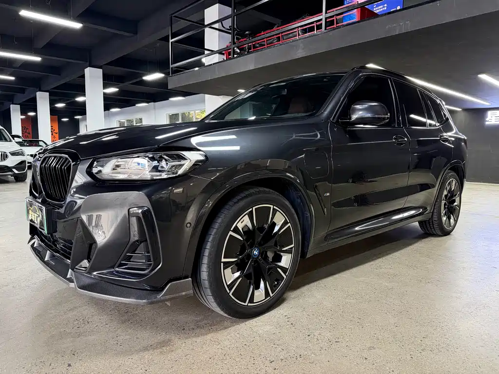 BMW iX3