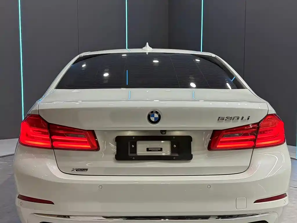 BMW 5 Series — миниатюра 7