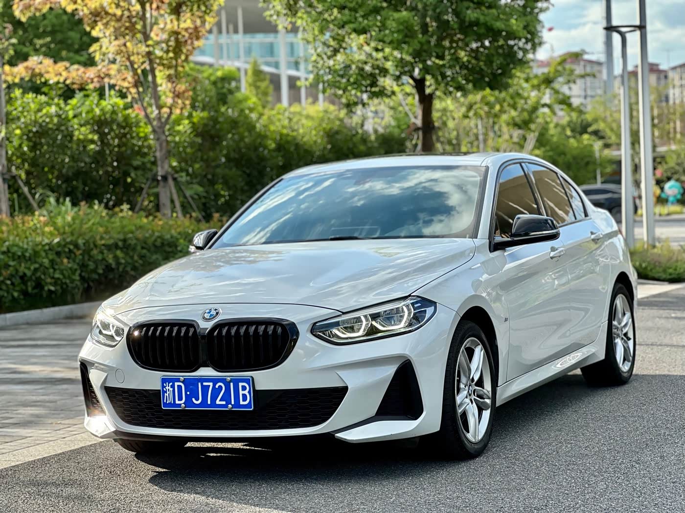 BMW 1 Series 1.5 л 2022 г. Белый, пробег 30000 км
