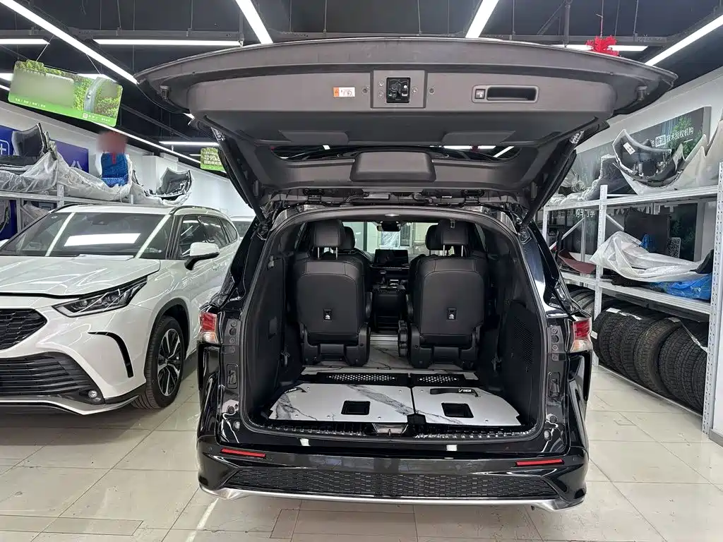 Toyota Granvia — миниатюра 15