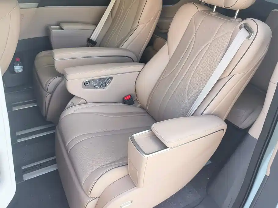 XPeng X9 — миниатюра 11
