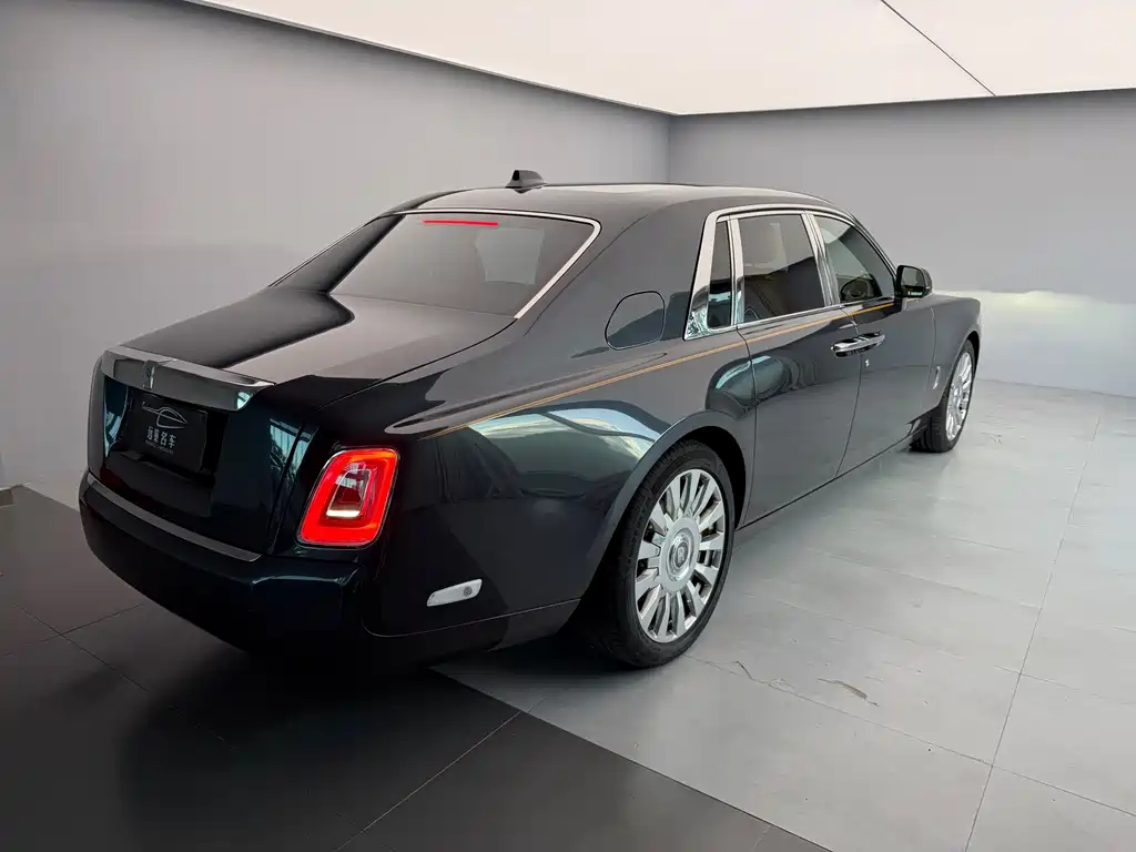 Rolls-Royce Phantom — миниатюра 7