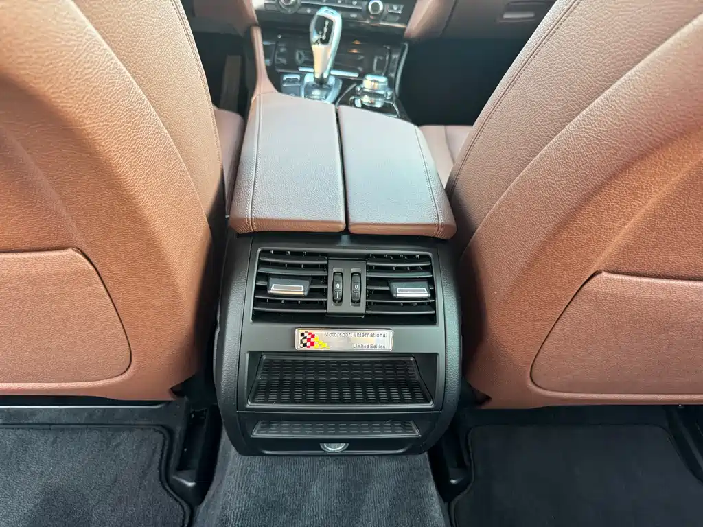 BMW 5 Series — миниатюра 13