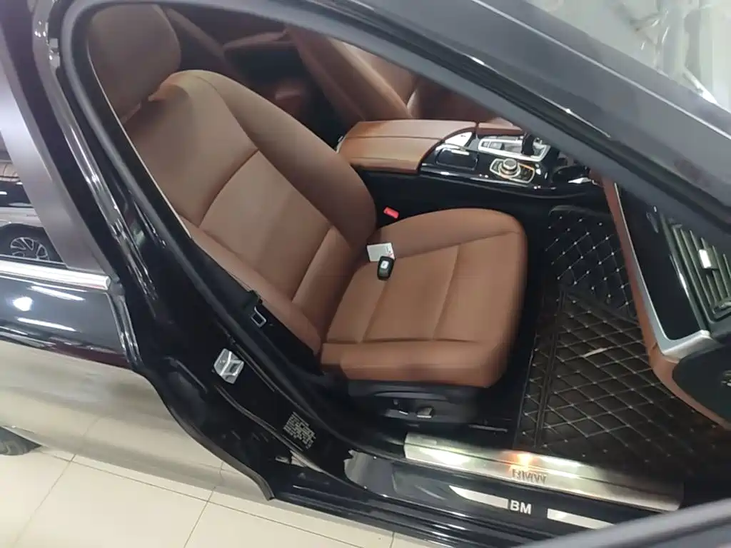 BMW 5 Series — миниатюра 25