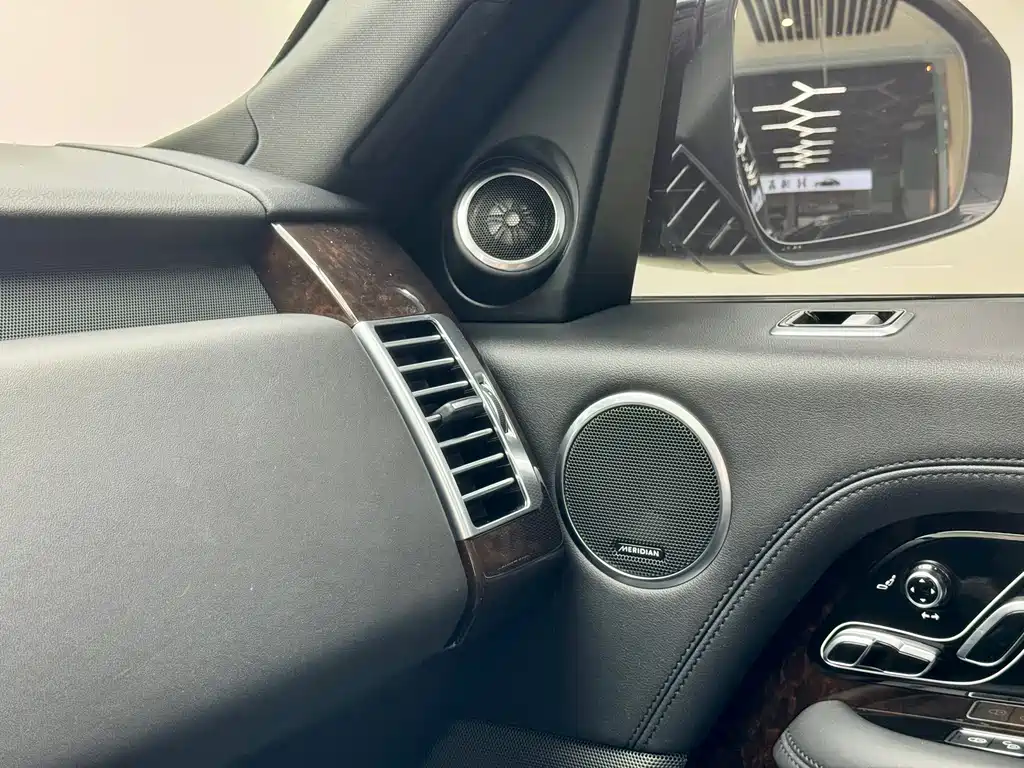 Land Rover Range Rover — миниатюра 13