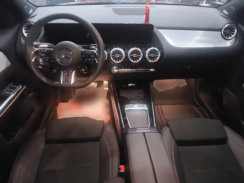 Mercedes-Benz GLA AMG — миниатюра 10