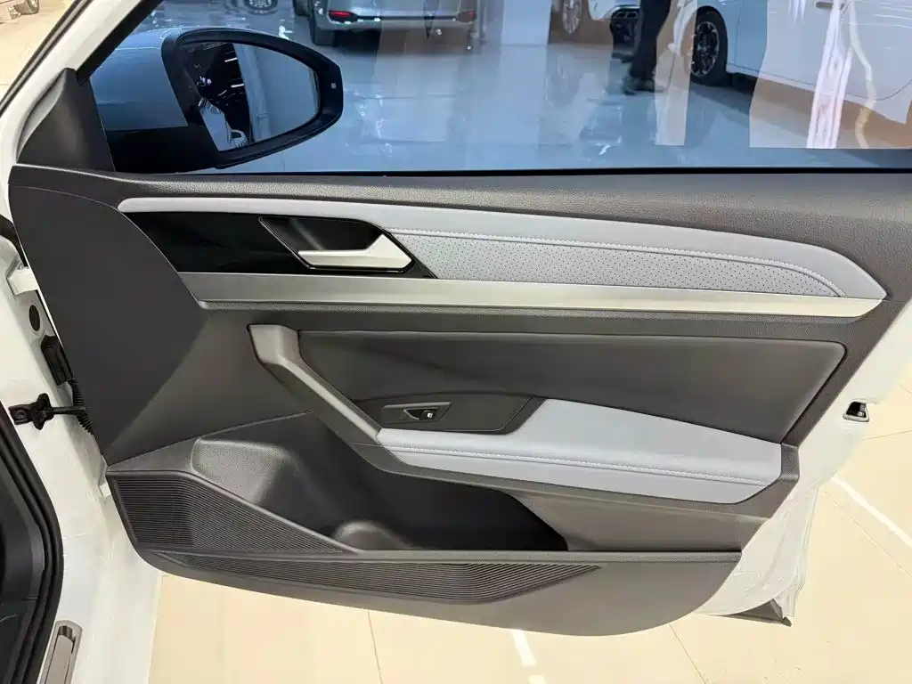 Volkswagen Lavida — миниатюра 4