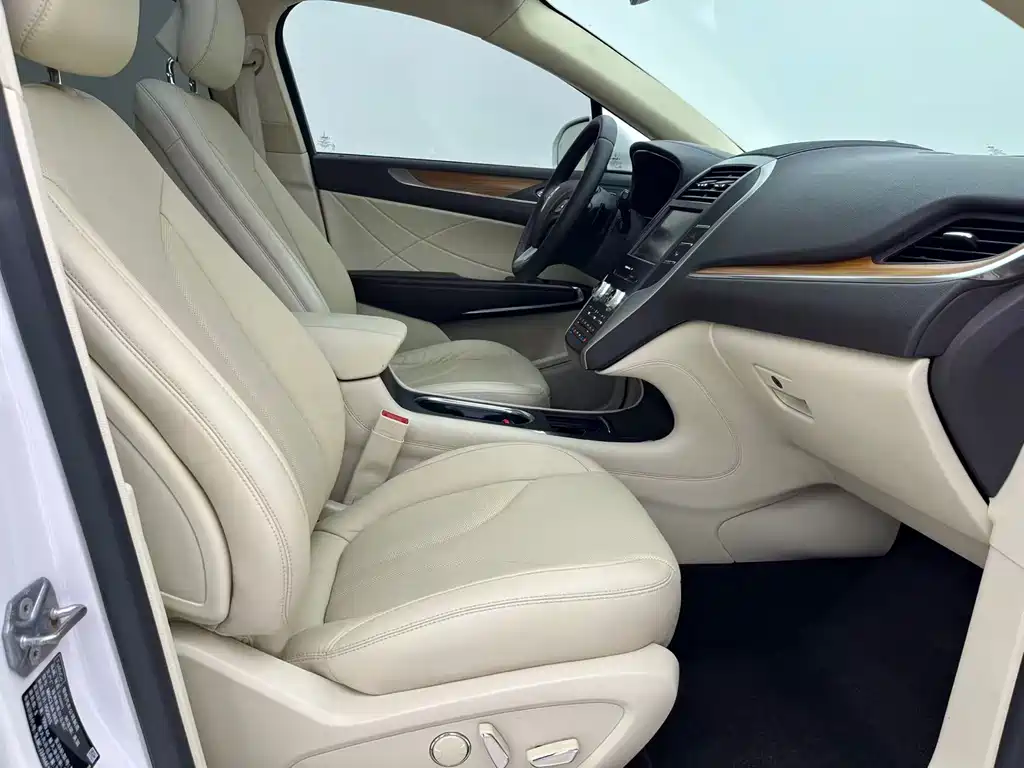 Lincoln MKC — миниатюра 5