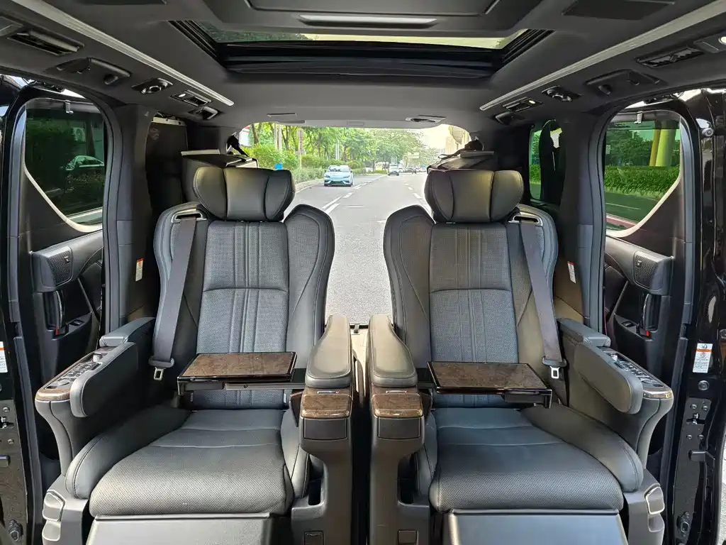 Toyota Vellfire — миниатюра 7