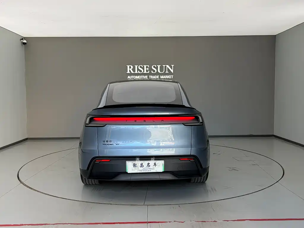 Tesla Model Y L — миниатюра 13