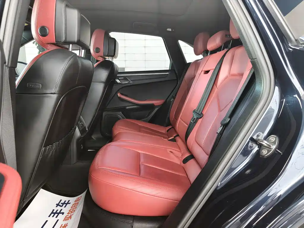 Porsche Macan — миниатюра 7