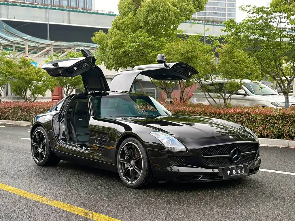 Mercedes-Benz SLS AMG