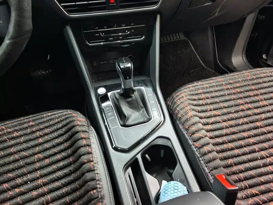 Volkswagen Tiguan L — миниатюра 16