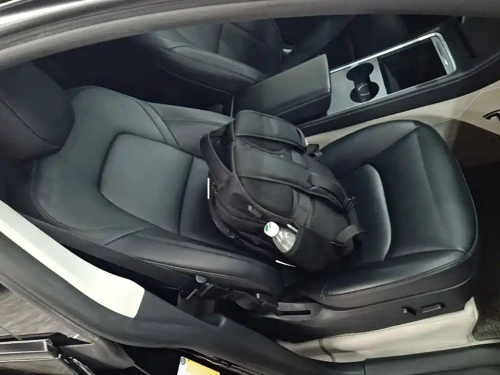 Tesla Model Y — миниатюра 25