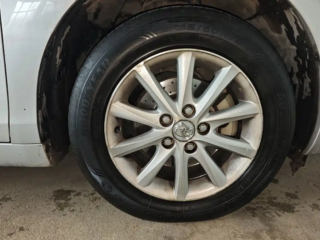 Toyota Camry — миниатюра 12