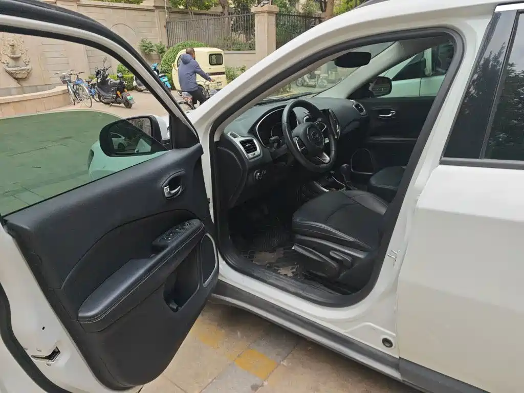 Jeep Compass — миниатюра 12