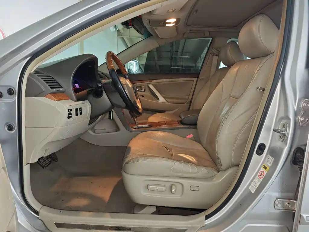 Toyota Camry — миниатюра 8