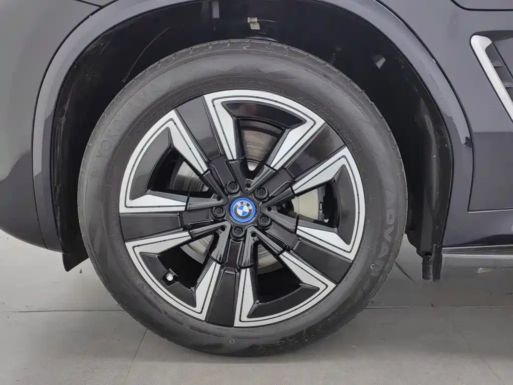 BMW iX3 — миниатюра 17