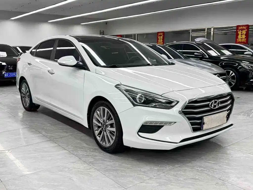 Hyundai Mistra 2017 1.8L AT GLS V