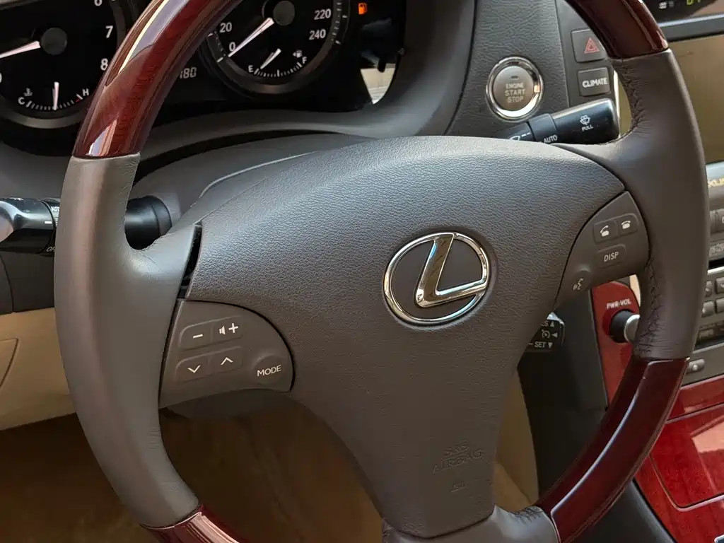Lexus ES — миниатюра 20