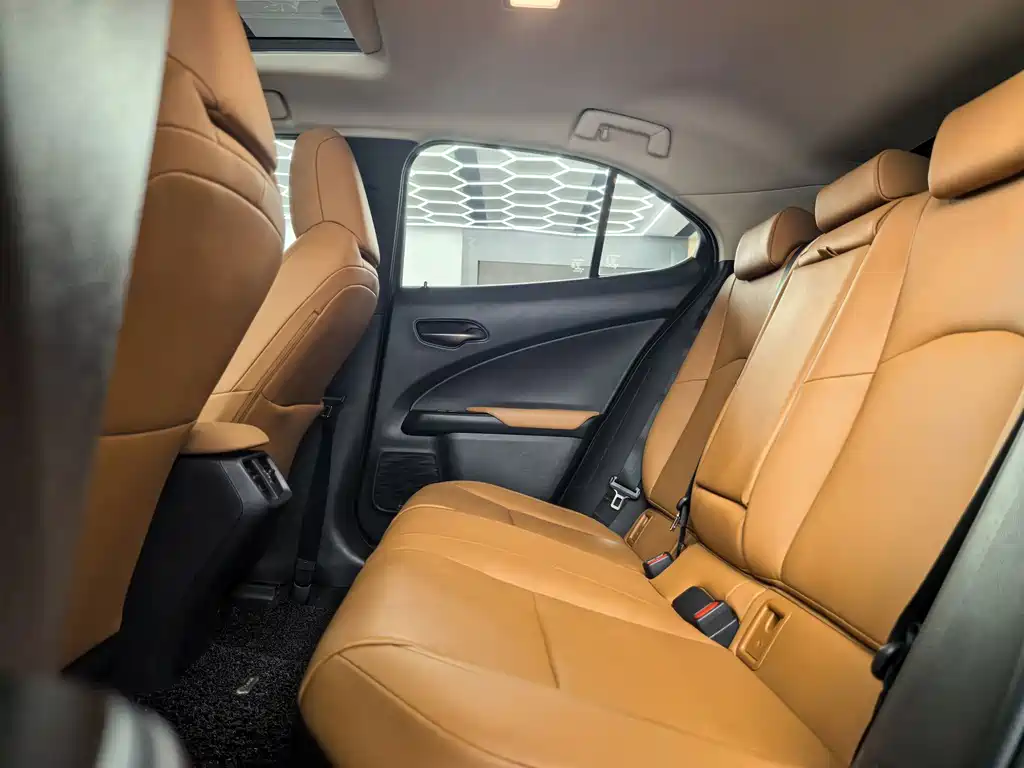 Lexus UX — миниатюра 22