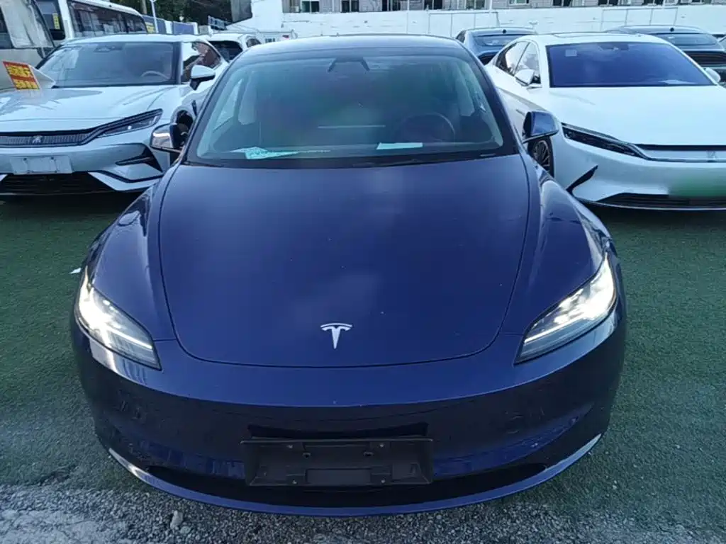 Tesla Model 3 — миниатюра 3