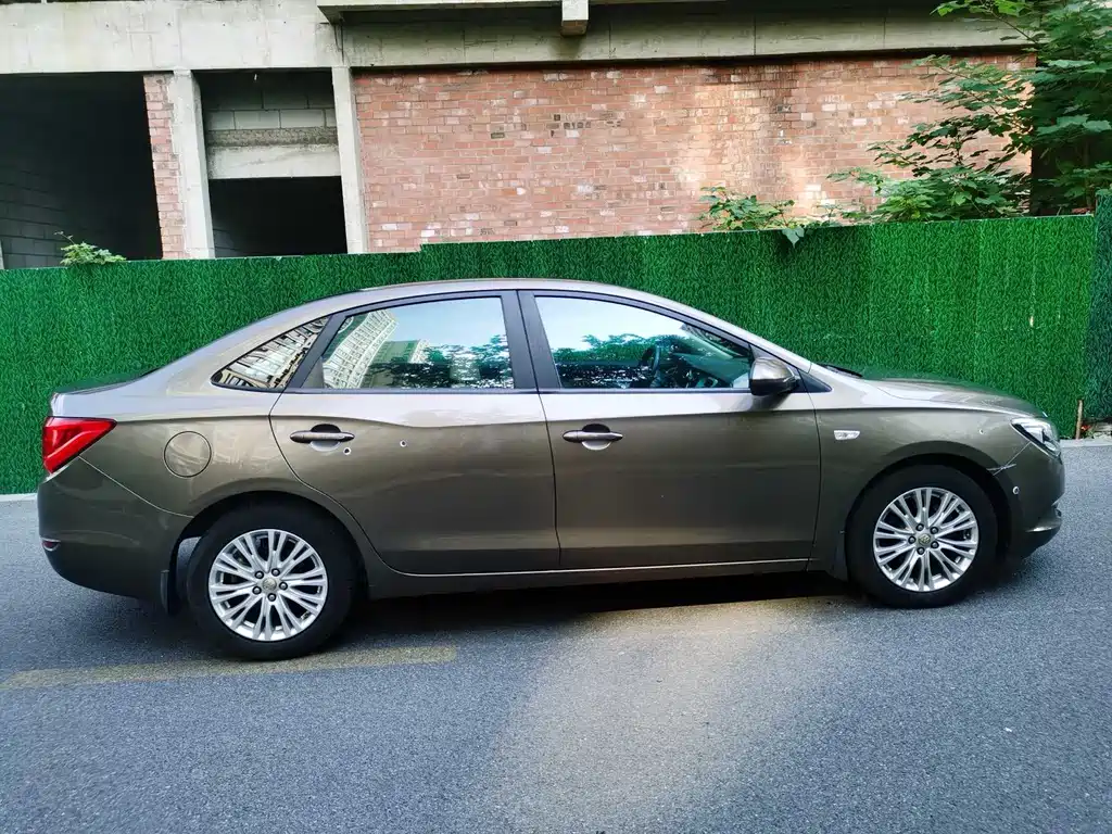 Buick Excelle — миниатюра 7