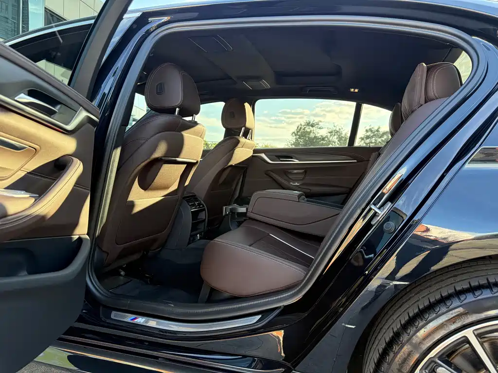 BMW 5 Series — миниатюра 6