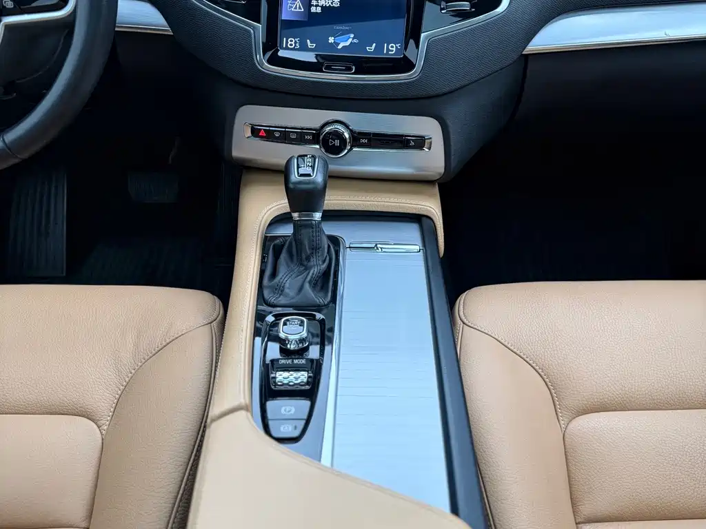 Volvo XC90 — миниатюра 11