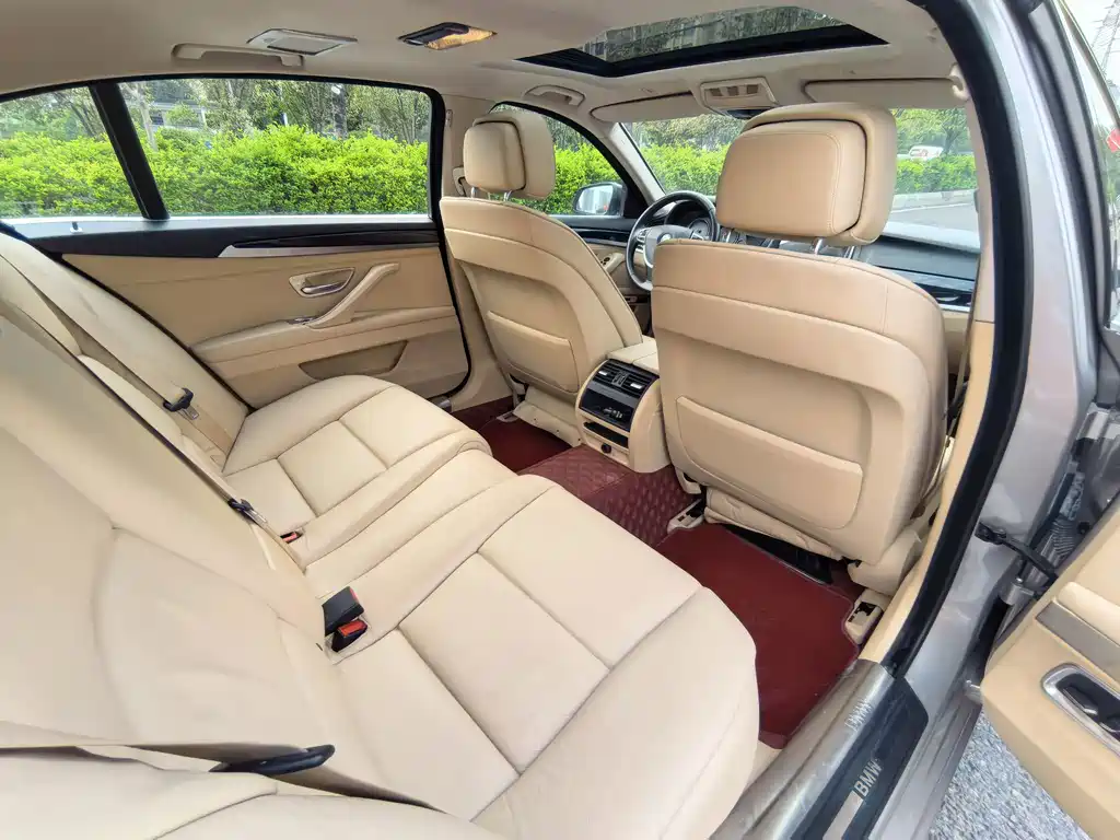 BMW 5 Series — миниатюра 13