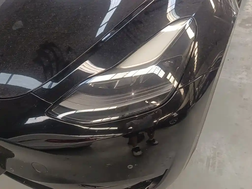 Tesla Model Y — миниатюра 24