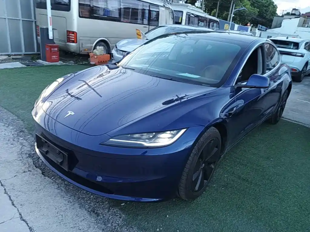 Tesla Model 3 — миниатюра 2