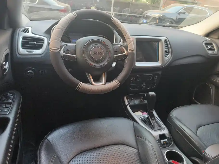 Jeep Compass — миниатюра 12