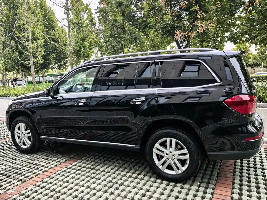 Mercedes-Benz GL-Class — миниатюра 8
