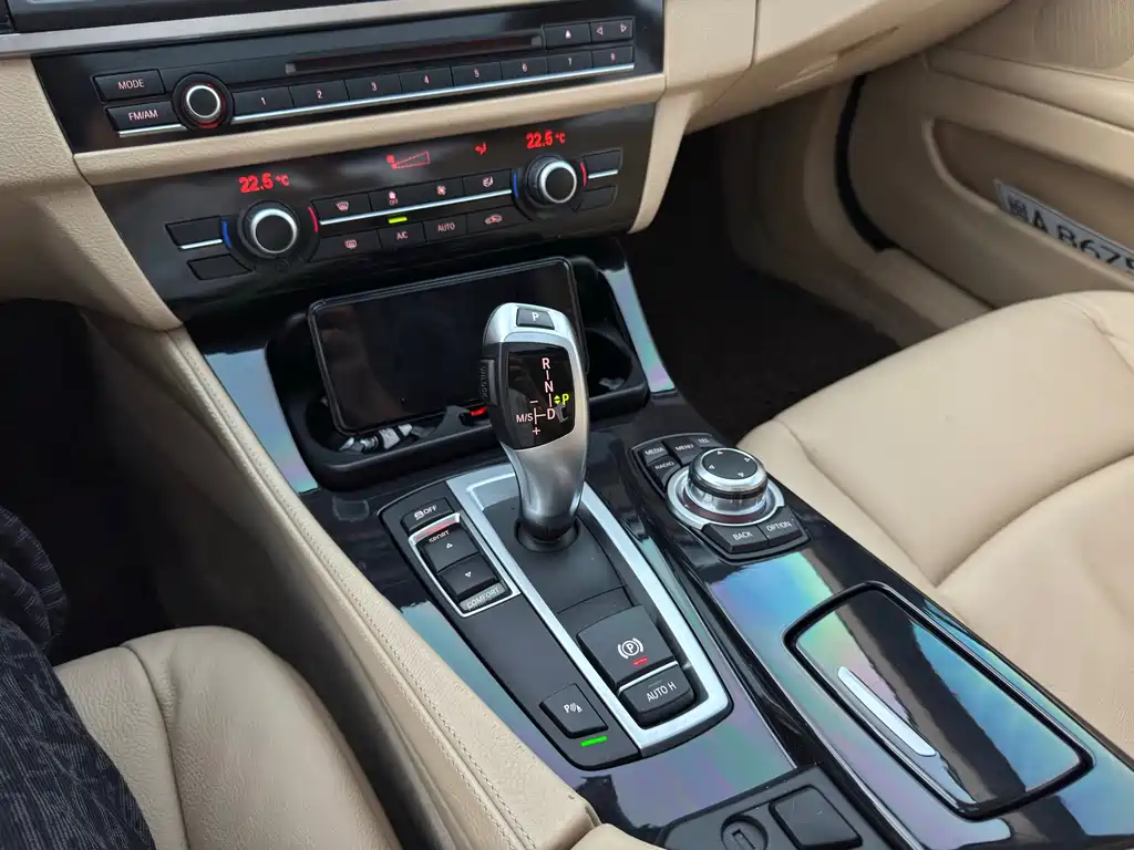 BMW 5 Series — миниатюра 7