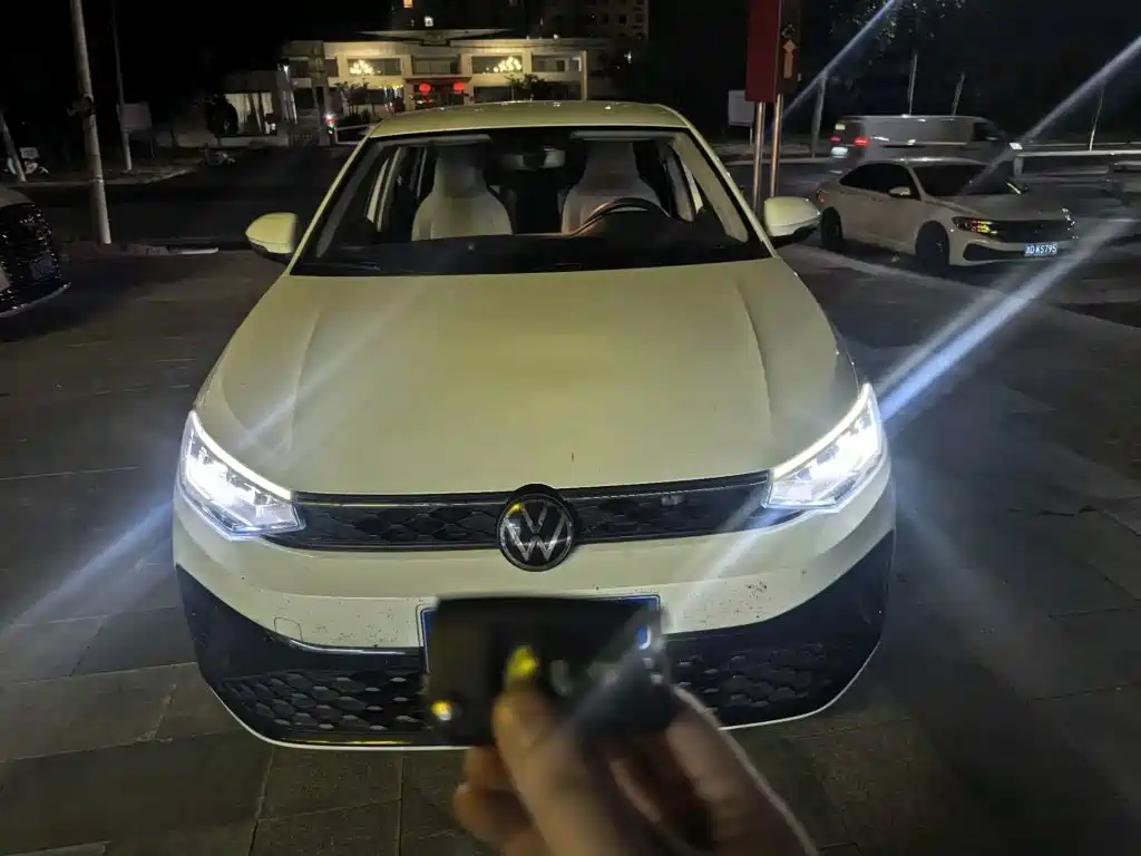 Volkswagen Lavida — миниатюра 2