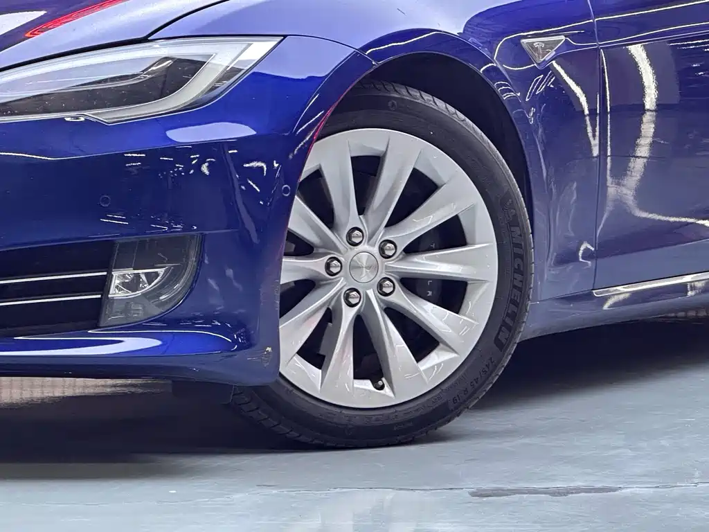 Tesla Model S — миниатюра 3