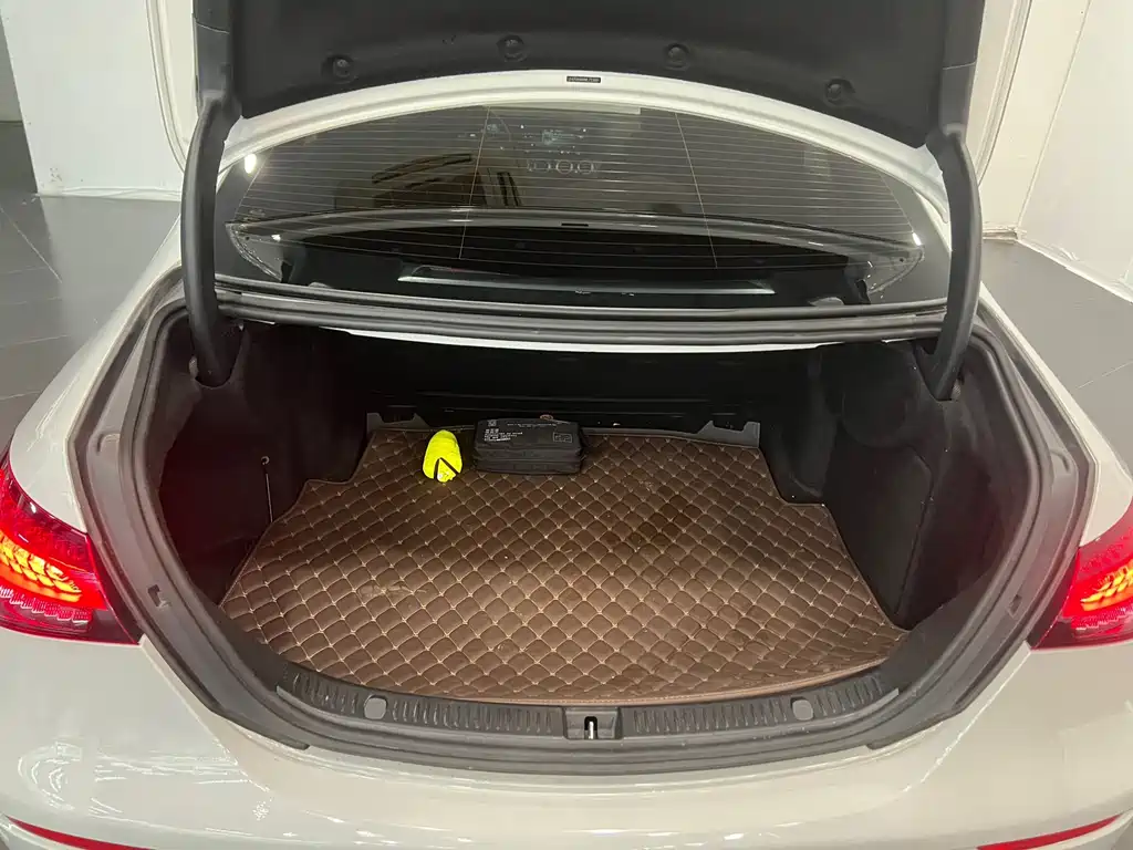 Mercedes-Benz E-Class — миниатюра 19