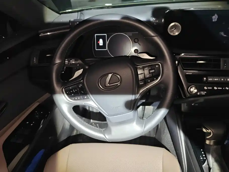 Lexus ES — миниатюра 15