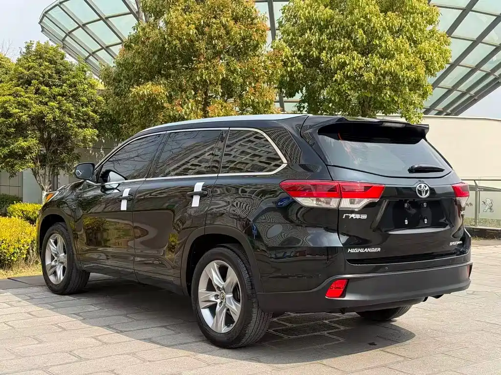 TOYOTA HIGHLANDER