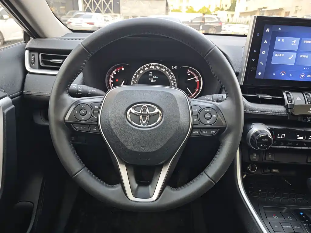 Toyota RAV4 — миниатюра 11