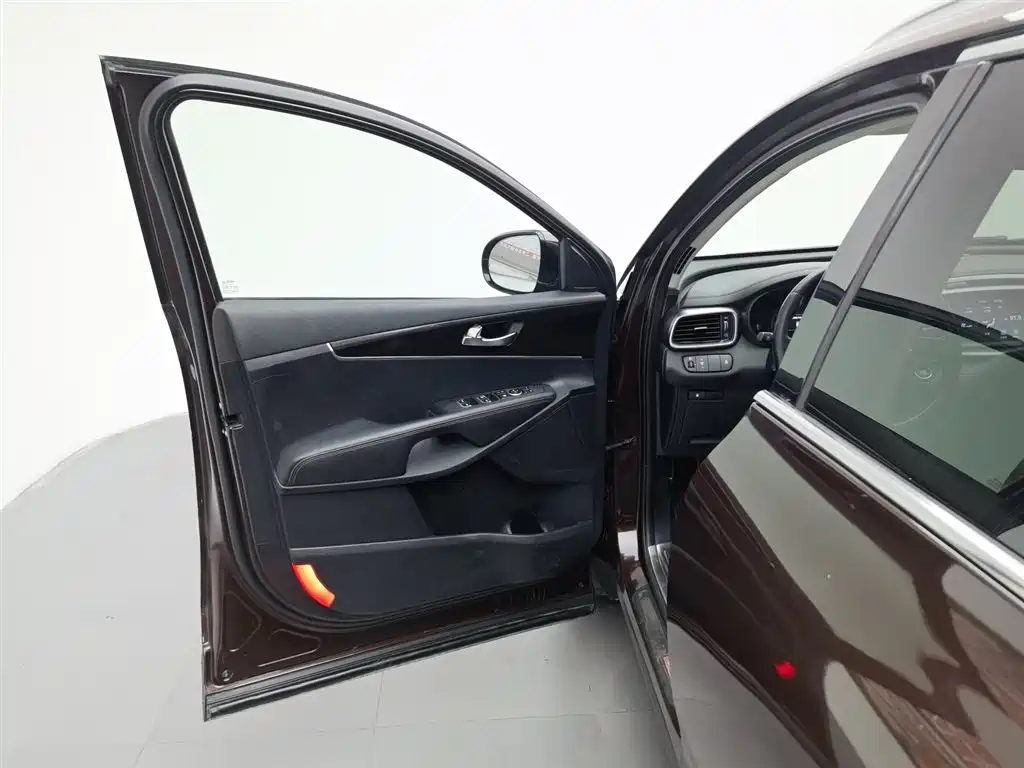 Kia Sorento 2015 L 2.4L 4WD Elite 7 мест V