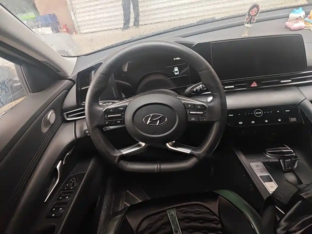 Hyundai Elantra — миниатюра 6