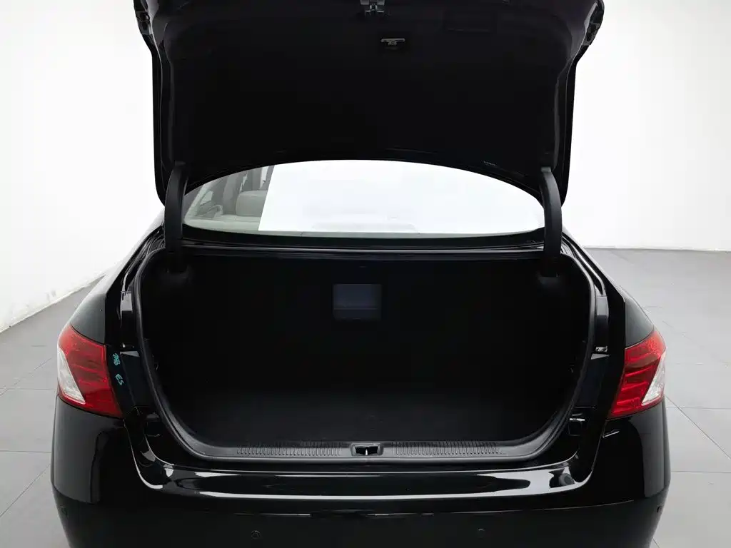 Lexus ES — миниатюра 16