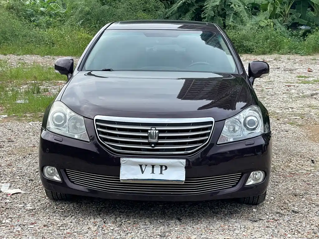 Toyota Crown — миниатюра 2