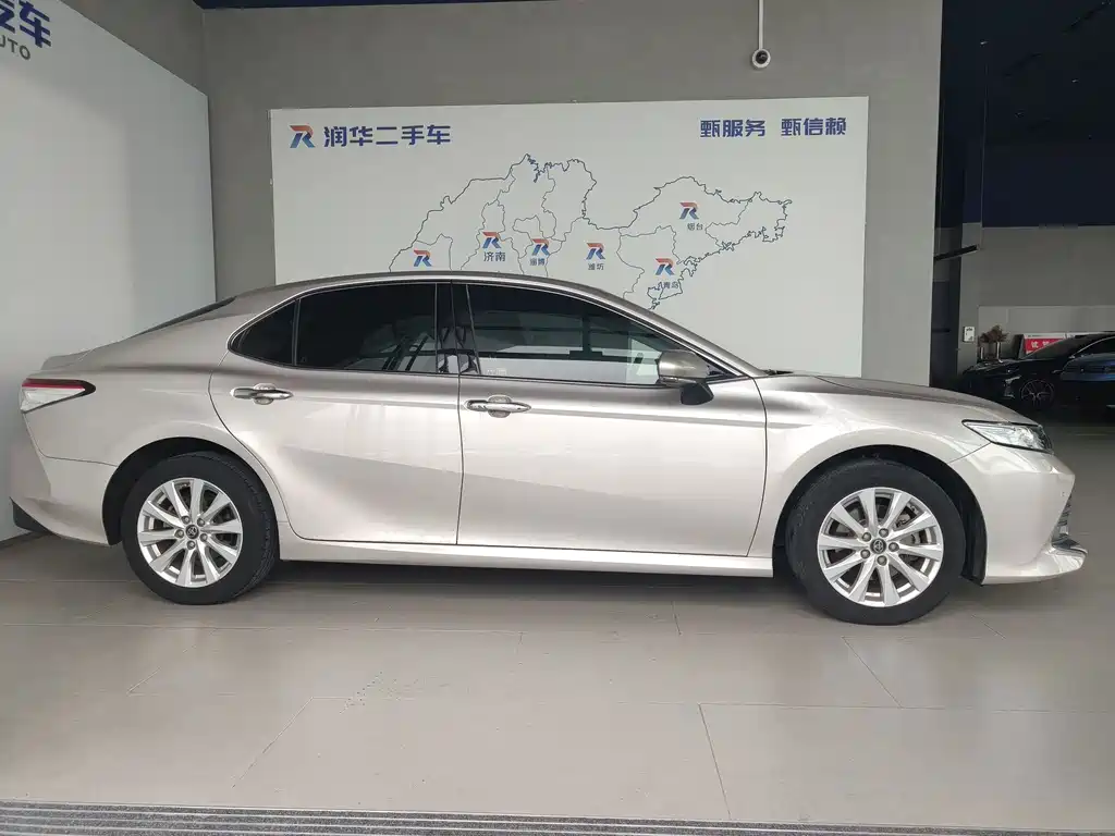Toyota Camry — миниатюра 3