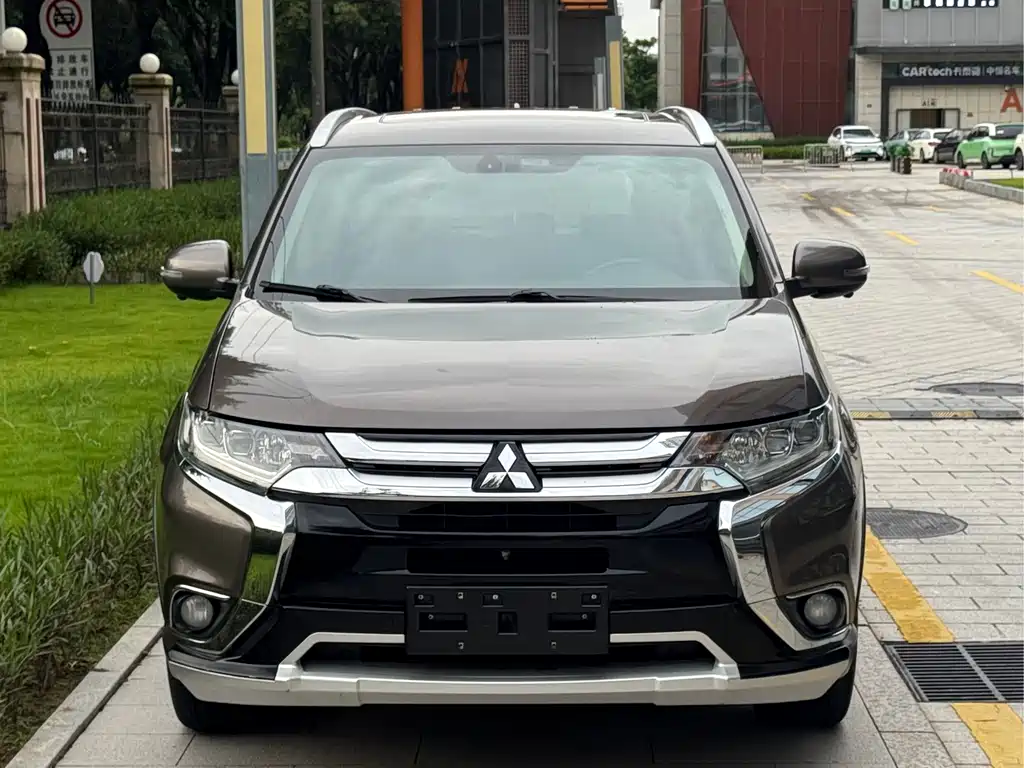 Mitsubishi Outlander — миниатюра 2