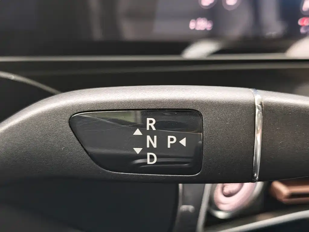 Mercedes-Benz EQC — миниатюра 18