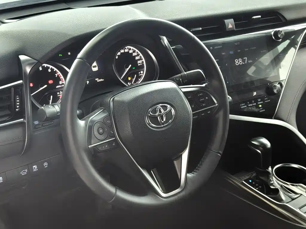 Toyota Camry — миниатюра 8