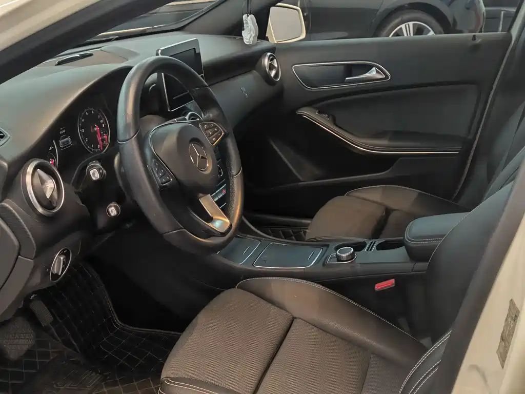 Mercedes-Benz A-Class (Import) — миниатюра 7